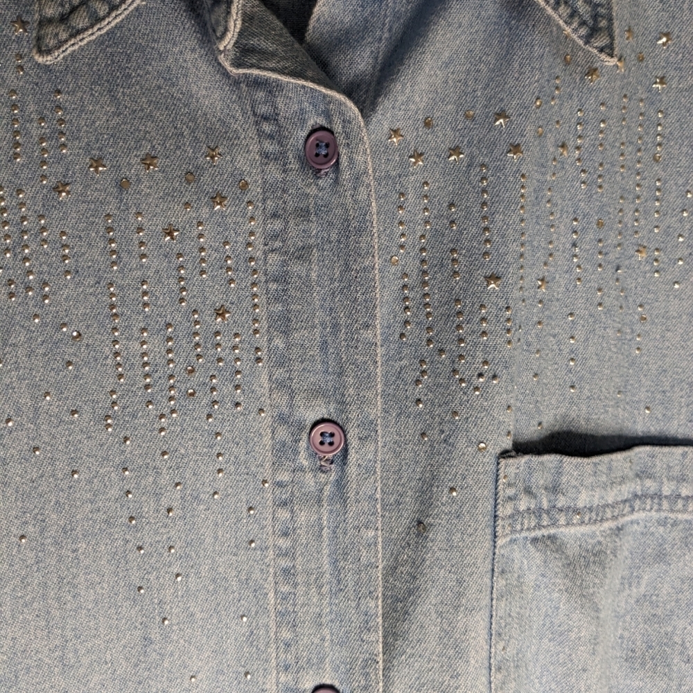 LAS OLAS denim look western/cowgirl button down shirt with rhinestones on front - Picture 12 of 14
